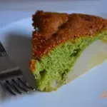 Шпинатная шарлотка с грушами