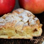 Шарлотка с яблоком и корицей