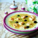 Постный гороховый суп с гренками и маслинами