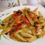 Стручковая фасоль с луком в томате
