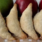 Слойки с яблоком и корицей