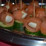Закуска из копченой семги с моцареллой
