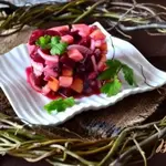 Салат со свеклой, яблоком и сельдью