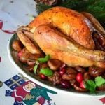 Курица фаршированная айвой и копченой ветчиной