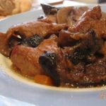 Говядина с грибами и черносливом