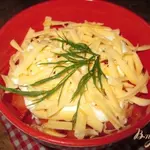 Слоеный салат с крабовыми палочками и чесноком