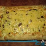 Пирог с опятами и сыром