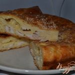 Пирог с сыром, куриным филе и кунжутом