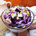 Салат из фиолетовой капусты с яйцом