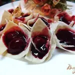 Корзинки с вишней и смородиной из лаваша