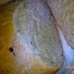 Пшеничный хлеб на закваске с чесноком и зеленью в хлебопечке