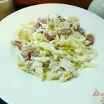 Салат с молодой капустой и кукурузой