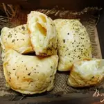 Слойки с брынзой и прованскими травами