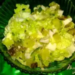 Салат из пекинской капусты с яйцом