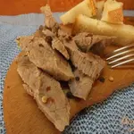 Мясо с шафраном и тимьяном