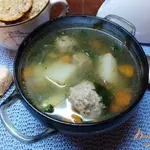 Суп с фрикадельками и шпинатом