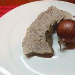 Мясо отварное в крутом луковом бульоне