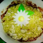 Крамбл с бананом и красной смородиной