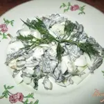 Салат с морской капустой, яйцом и огурцом