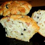 Кексы с копченым мясом и сыром