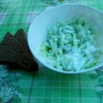 Салат из огурцов с чесночком