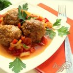 Тефтели в соусе с овощами