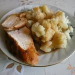 Куриная грудка с гарниром из цветной капусты