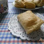 Слойки с сосисками и сыром