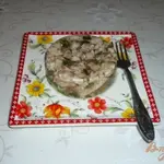Заливное из курицы с зеленым луком