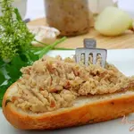 Смалец с луком, яблоком и чесноком