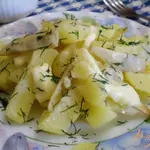 Картофель со спаржевой фасолью и сыром