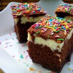 Шоколадное пирожное с творожной начинкой