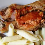Куриная голень под соусом