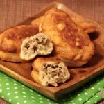 Быстрые  жареные пирожки с мясом