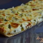 Пирог с брынзой и зеленым луком