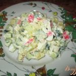 Салат с крабовыми палочками, картофелем и огурцом