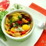 Картофельная корзинка с овощами и ветчиной