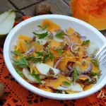 Тыквенно-грушевый салат с орехами