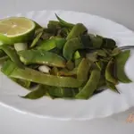 Стручковая фасоль с луком порей