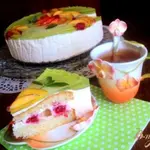 Торт с персиками и малиной