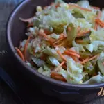 Капустный салат с маринованным огурчиком