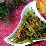 Фасоль стручковая под сухарным соусом