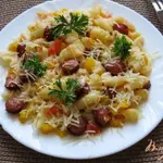Колбаски с пастой и пармезаном