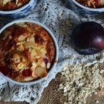 Запеканочки со сливами ,  овечьим творогом и овсом