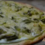 Закусочная лепешка с цукини и сыром