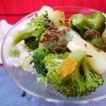 Салат из брокколи с яблоком и лаймом