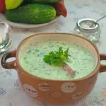 Легкий суп с огуцом, языком и фасолью на кефире