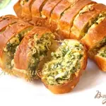 Запечённый батон с чесноком и сыром