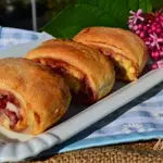 Слойки с конфитюром и шрейзелем