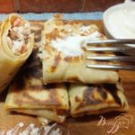 Мясные блины с помидором
